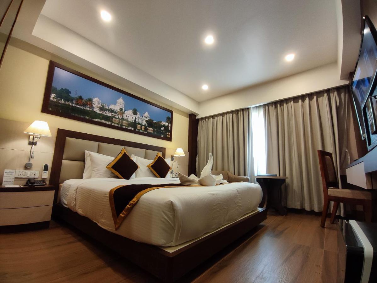 Hotel Rimi International Agartala Exterior photo