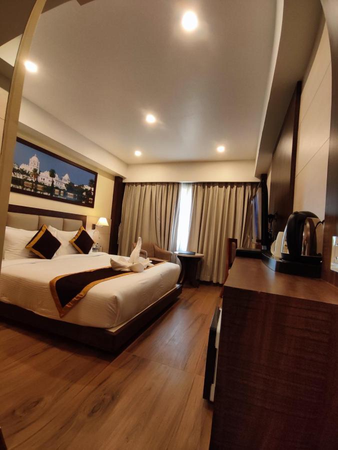 Hotel Rimi International Agartala Exterior photo