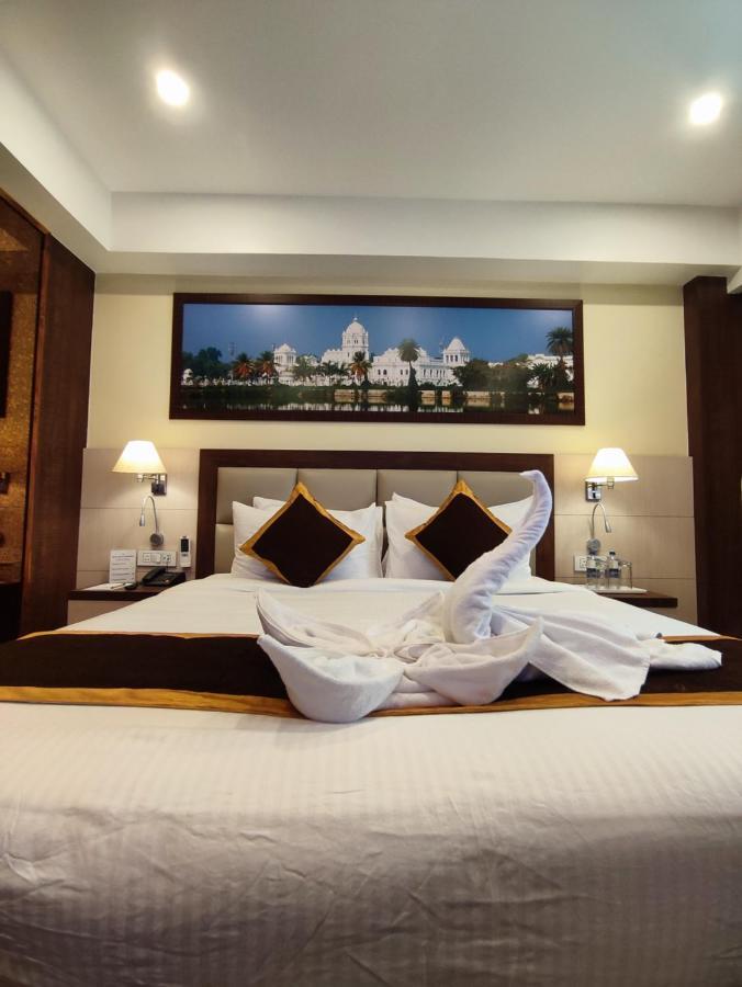 Hotel Rimi International Agartala Exterior photo